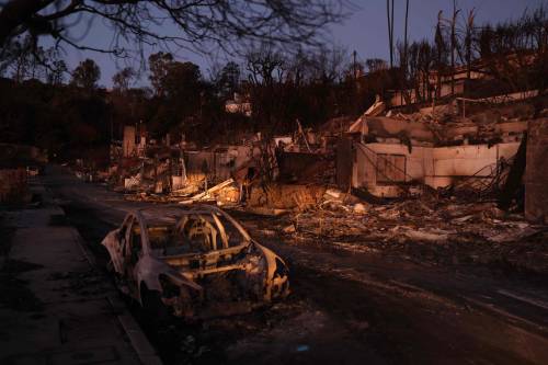 Los Angeles brucia. "Non è finita qui"