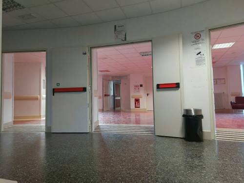 Incendio all'ospedale di Brescia, le foto dopo l'evacuazione