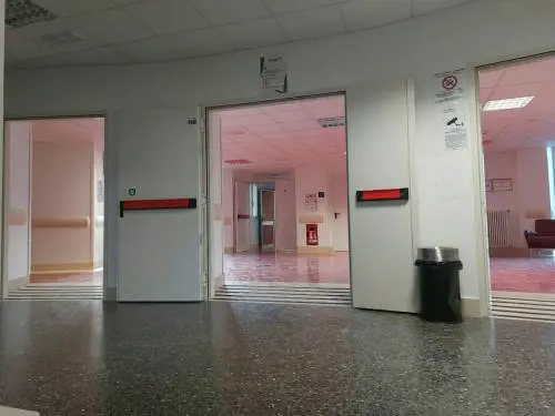 Incendio all'ospedale di Brescia, le foto dopo l'evacuazione