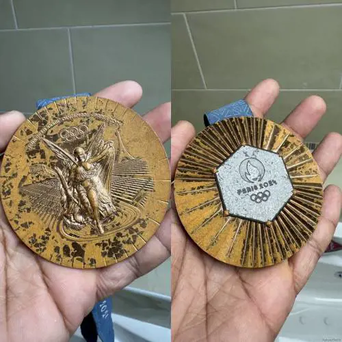 Olimpiadi di Parigi, 100 atleti restituiscono le medaglie vinte: ecco perché