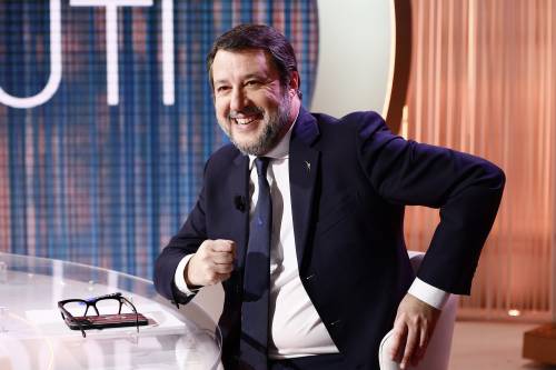 Salvini bersaglio mobile: assalto su Ponte, treni e Ncc