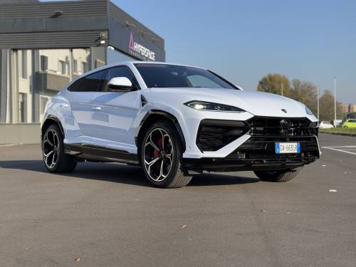 Lamborghini Urus SE: guarda la gallery del nuovo super-SUV da 800 CV