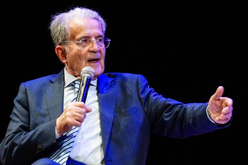 Prodi da Ruffini, ancora fango contro la Meloni: "Le donne sole al comando..."