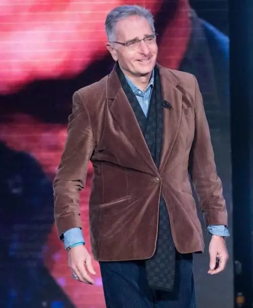 “Sonia Bruganelli? Avanti un altro”. Paolo Bonolis glissa sull'ex moglie nel salotto di Verissimo