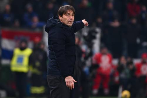 Conte (in)canta Napoli