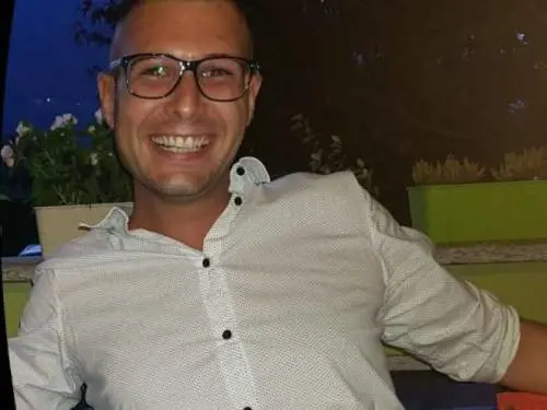 La droga, la lite, le fucilate. Orrore in Verbania: il padre uccide il figlio