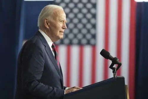 Il segreto di Biden: "Sedia a rotelle in caso di elezione"