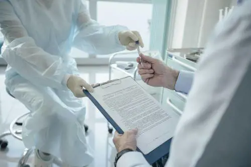 La Regione Puglia finisce sotto accusa per la spesa sanitaria. E ora il piano di rientro è a rischio