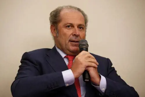 Generali tenta lo sgambetto a Delfin