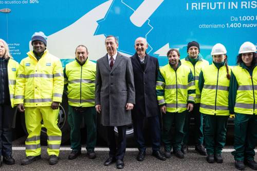 Troppi rifiuti in strada e Amsa cambia