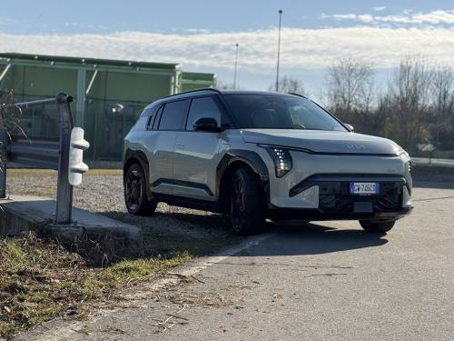 KIA EV3: guarda il video in pillole del nuovo SUV elettrico, fino a 605 km di autonomia