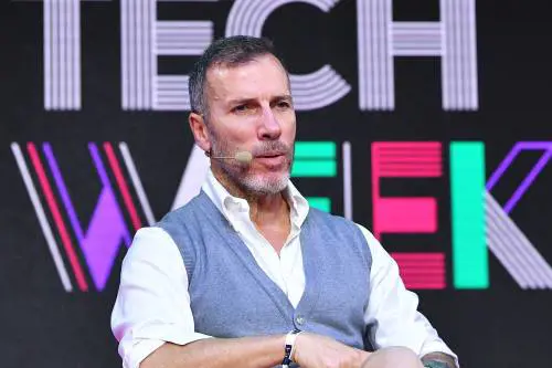 Tim rivede la linea dell'utile e debutta sul fronte luce-gas