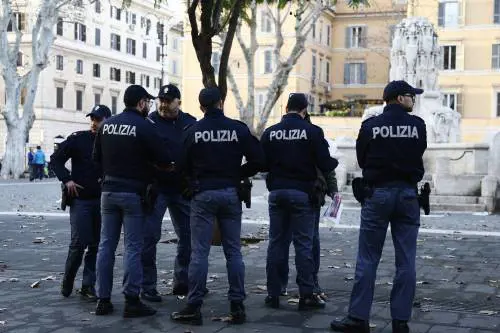 Studente accoltellato in Piazza Testaccio a Roma: gli inquirenti sulle tracce dei responsabili