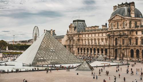 Allarme Louvre: "Il museo va a pezzi"