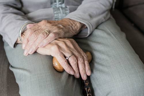 Occhio al freddo in casa: ecco perché può far male agli anziani 