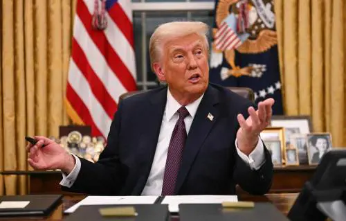 "Prima le persone, poi i pesci". Ecco chi è il nuovo nemico di Trump