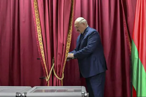 Bielorussia da farsa: il presidente eterno nel Paese senza scelta