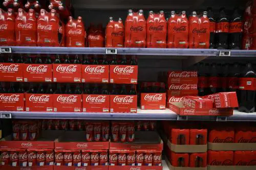 Coca-Cola, massiccio ritiro di prodotti in Europa: ecco perché