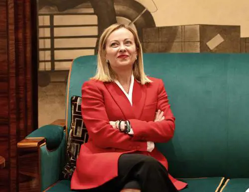 "Nessuna contraddizione". La lezione di Meloni alla sinistra dopo la missione in Arabia