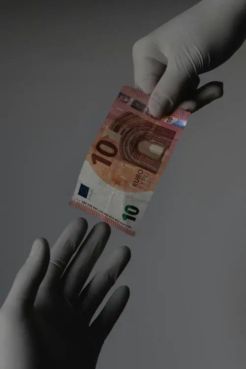 La libertà vale solo 10 euro