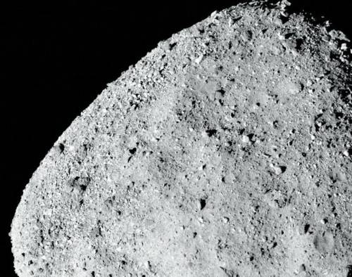 Dna nell'asteroide Bennu. La vita arriva da lontano