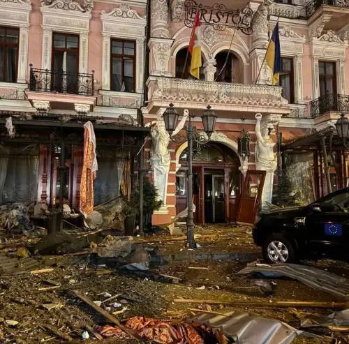 Raid russo su Odessa, colpiti edifici Unesco. Centrato per errore un palazzo in Russia