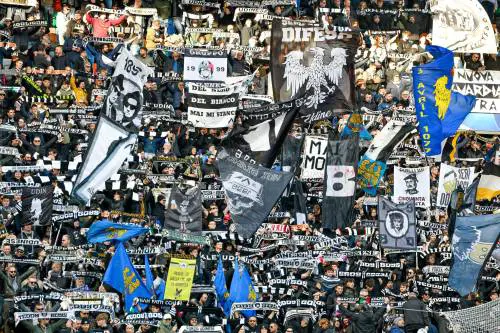 Assaltano i treni: la follia degli ultras dell'Udinese contro i tifosi del Venezia