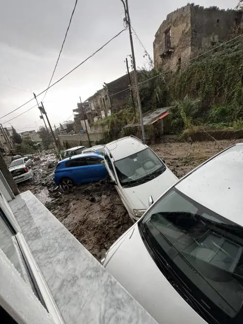 Alluvione nel messinese: fiume di fango a Zafferia