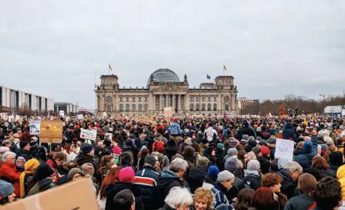 "Non si ripeta la storia": domenica di proteste in Germania contro l'intesa Cdu-Afd