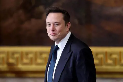 Whatsapp vs XChat di Elon Musk, quali sono le differenze e quando sarà disponibile 