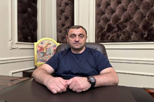 Il comandante Sargsyan col battaglione ArBat dal Donbass al Kursk