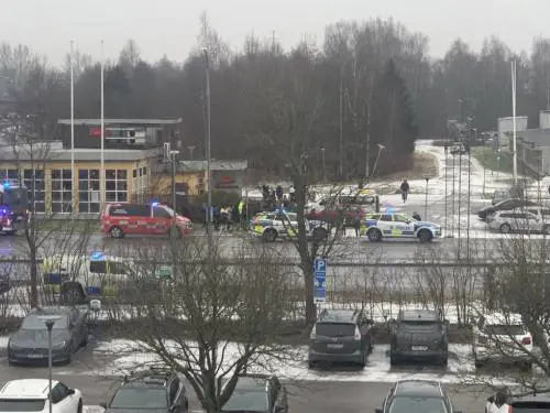 Sangue e terrore in Svezia, sparatoria in una scuola: almeno 10 morti