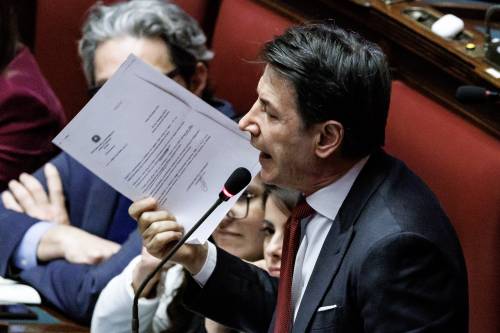 "Follia dell'Ue", "Pedata nel sedere". Scintille tra Conte e Calenda