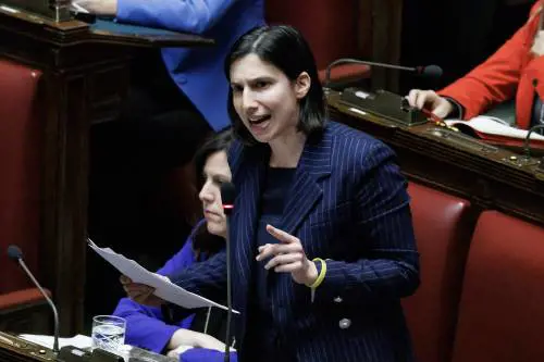 Sicurezza, il Pd mette all'angolo Elly