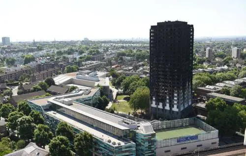 Giù Grenfell Tower. Esplode la rabbia
