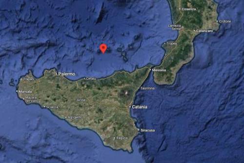 Forte scossa di terremoto di magnitudo di 4.8 alle Eolie. Paura e gente in strada