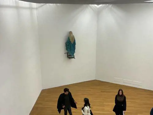 Concerto per fucile e una Madonna di spalle