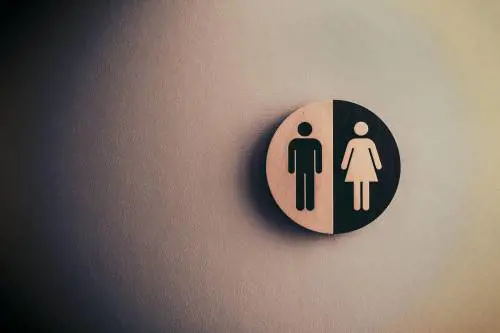 "Così nessuno viene discriminato". Ecco i bagni neutri in una scuola toscana