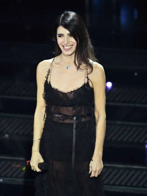 Sanremo 2025, le immagini più belle della prima serata