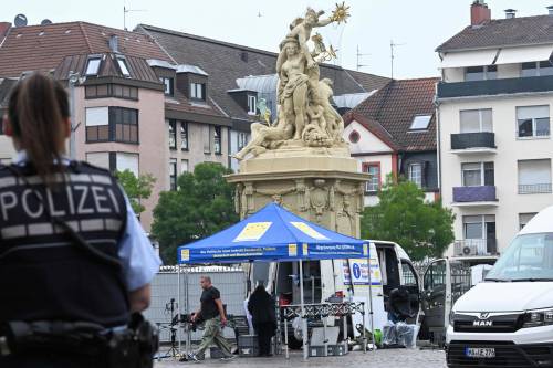 Auto sulla folla in Germania: i soccorsi in azione