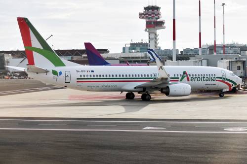 Due forti colpi dopo il decollo: paura a bordo del volo Roma-Cagliari, cosa è accaduto