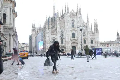 Milano imbiancata dall'"effetto grandine": ecco cos'è il graupel