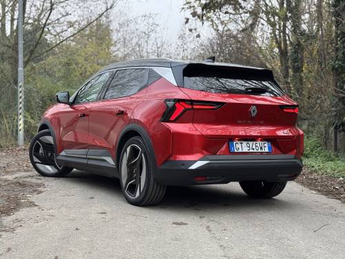 Renault Scenic E-Tech: guarda la gallery del crossover elettrico per viaggiare