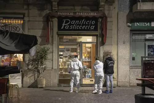 Milano, spari in  panetteria: un morto, è caccia al killer