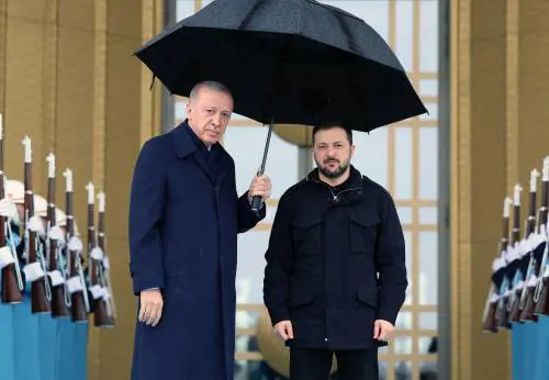 "Riarmo, noi ci siamo. La Turchia nella Ue". L'offerta interessata del sultano Erdogan