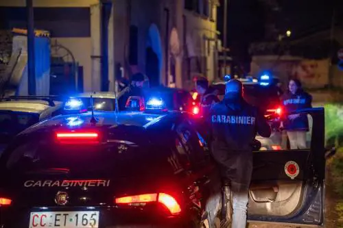 Calano gli omicidi: ridotti a un terzo. Boom di baby killer