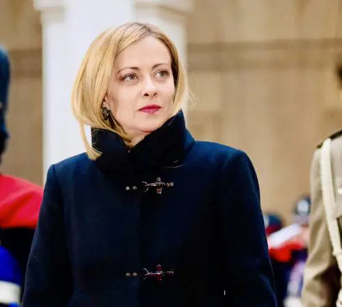 "Servono misure più efficaci". E Meloni rinvia di tre giorni il Cdm sul caro bollette