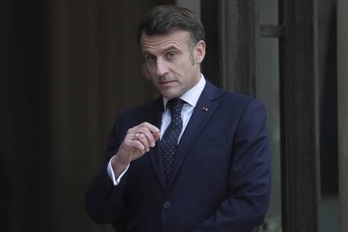 Macron ceda il posto all'Onu