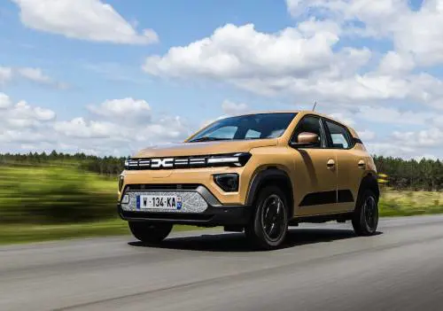 Dacia Spring 2025, alla guida della citycar elettrica