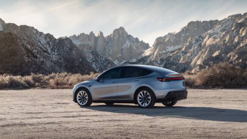 Tesla Model Y 2025: guarda la gallery del nuovo modello